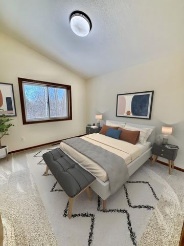 7550 31st Street N, Oakdale, MN 55128