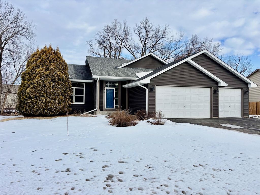 7550 31st Street N, Oakdale, MN 55128
