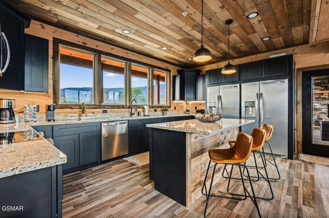 2004 Thistle Thorn Trail, Sevierville, TN 37876