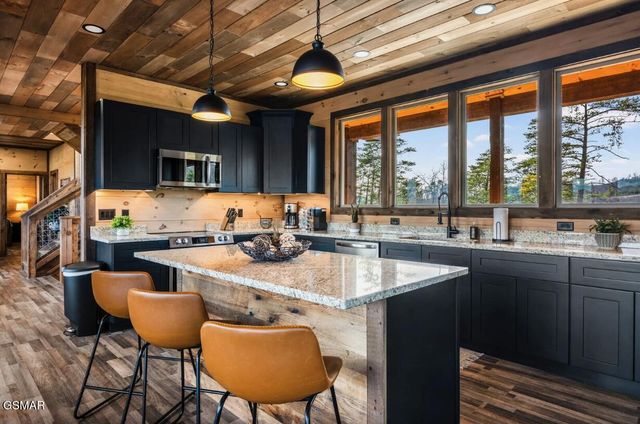 2004 Thistle Thorn Trail, Sevierville, TN 37876