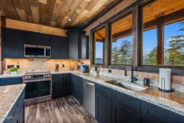 2004 Thistle Thorn Trail, Sevierville, TN 37876