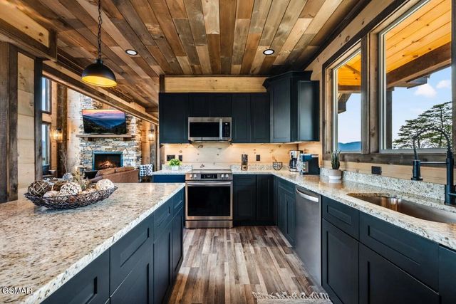 2004 Thistle Thorn Trail, Sevierville, TN 37876