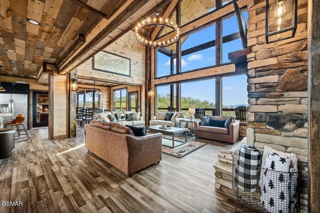 2004 Thistle Thorn Trail, Sevierville, TN 37876