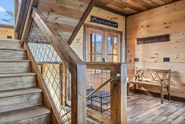 2004 Thistle Thorn Trail, Sevierville, TN 37876