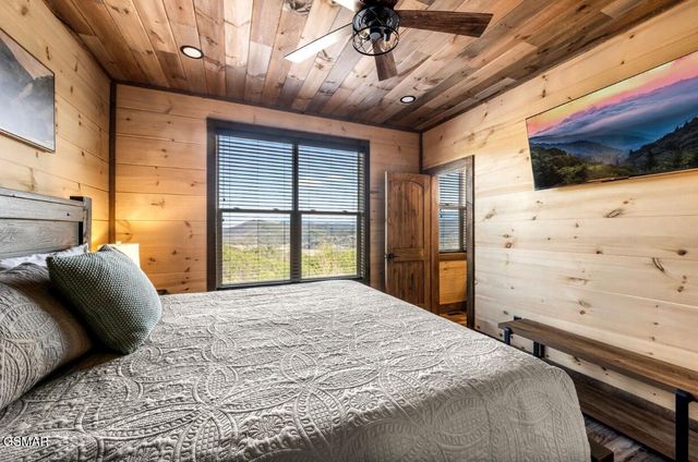 2004 Thistle Thorn Trail, Sevierville, TN 37876