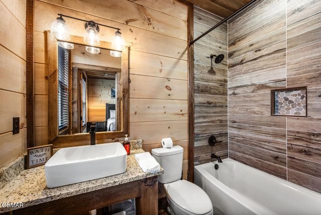 2004 Thistle Thorn Trail, Sevierville, TN 37876