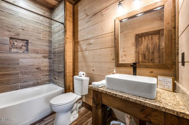 2004 Thistle Thorn Trail, Sevierville, TN 37876