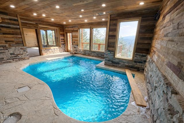 2004 Thistle Thorn Trail, Sevierville, TN 37876