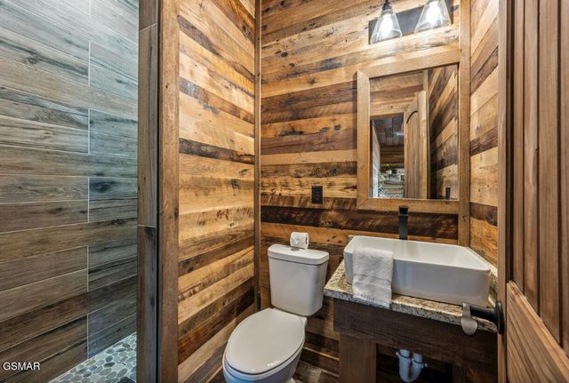 2004 Thistle Thorn Trail, Sevierville, TN 37876