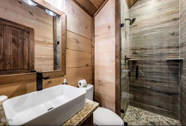 2004 Thistle Thorn Trail, Sevierville, TN 37876