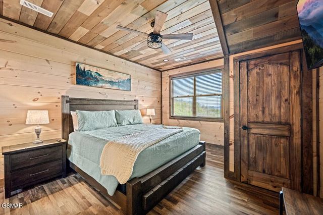 2004 Thistle Thorn Trail, Sevierville, TN 37876