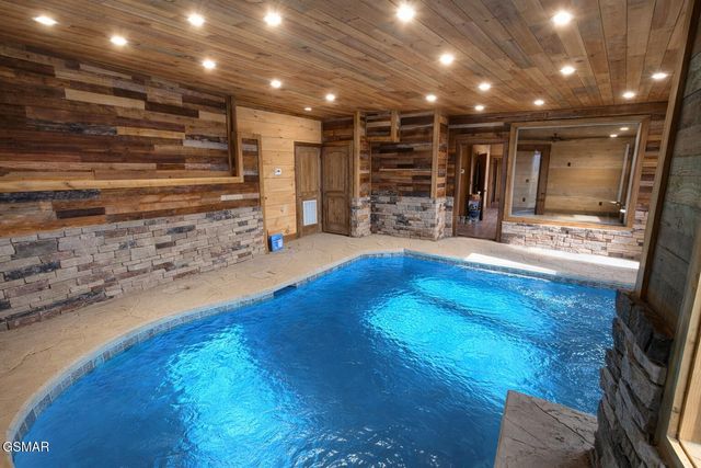 2004 Thistle Thorn Trail, Sevierville, TN 37876