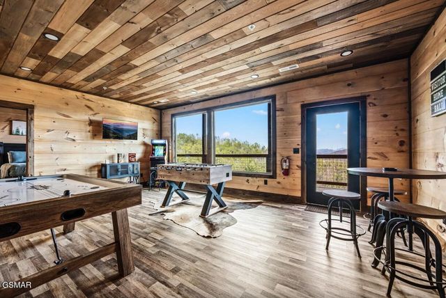 2004 Thistle Thorn Trail, Sevierville, TN 37876