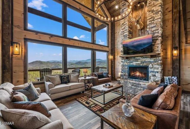 2004 Thistle Thorn Trail, Sevierville, TN 37876