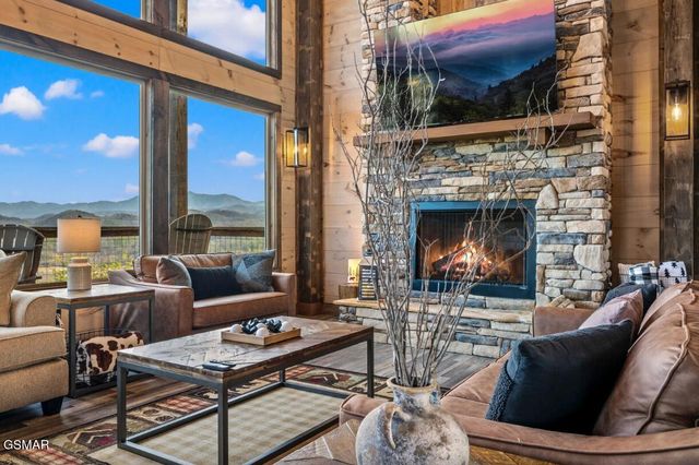 2004 Thistle Thorn Trail, Sevierville, TN 37876