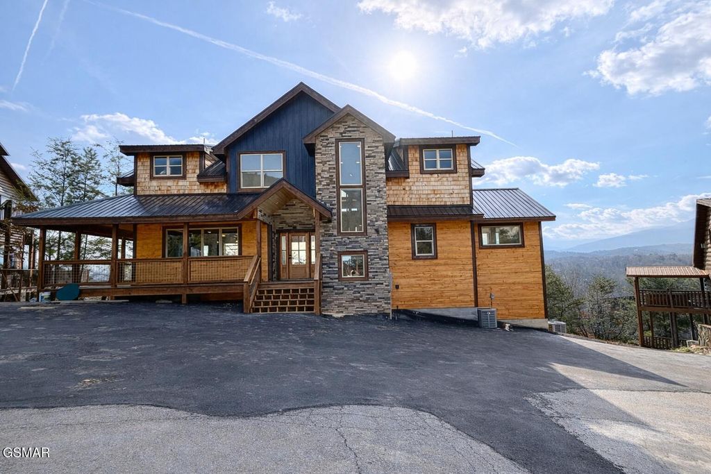 2004 Thistle Thorn Trail, Sevierville, TN 37876