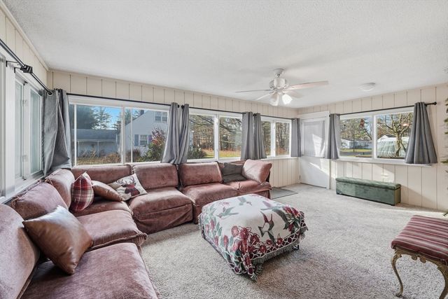 33 Springdale St, Westfield, MA 01085