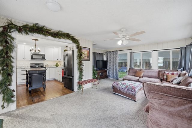 33 Springdale St, Westfield, MA 01085