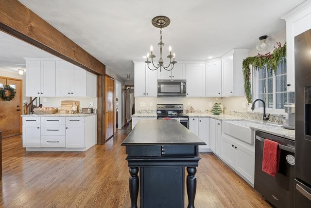 33 Springdale St, Westfield, MA 01085