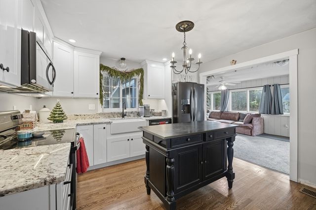 33 Springdale St, Westfield, MA 01085