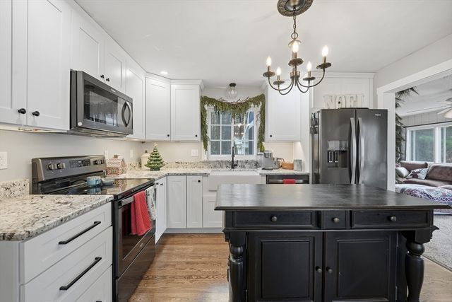 33 Springdale St, Westfield, MA 01085