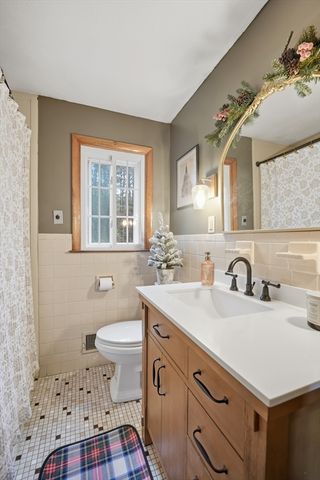 33 Springdale St, Westfield, MA 01085