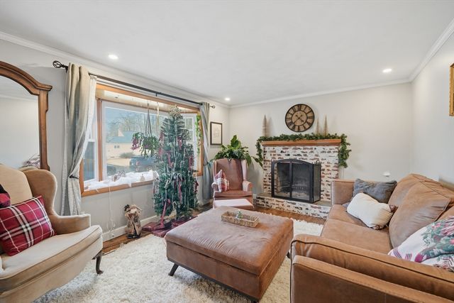 33 Springdale St, Westfield, MA 01085