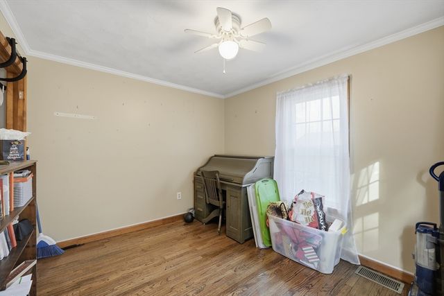 33 Springdale St, Westfield, MA 01085