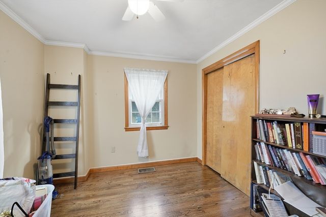 33 Springdale St, Westfield, MA 01085