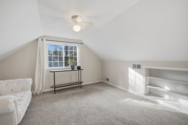 33 Springdale St, Westfield, MA 01085