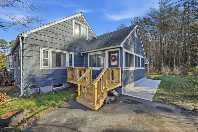 33 Springdale St, Westfield, MA 01085