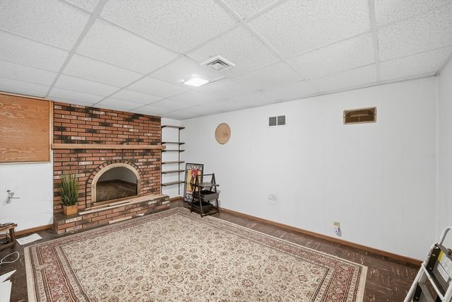 33 Springdale St, Westfield, MA 01085