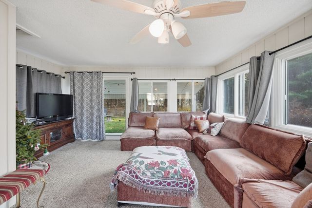 33 Springdale St, Westfield, MA 01085