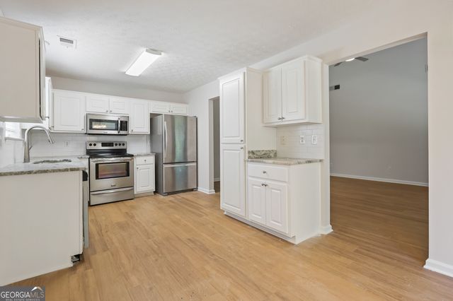 552 Brewer Drive, Locust Grove, GA 30248