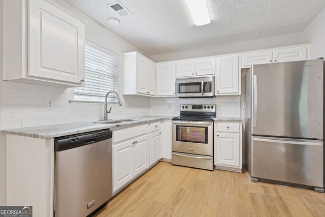 552 Brewer Drive, Locust Grove, GA 30248