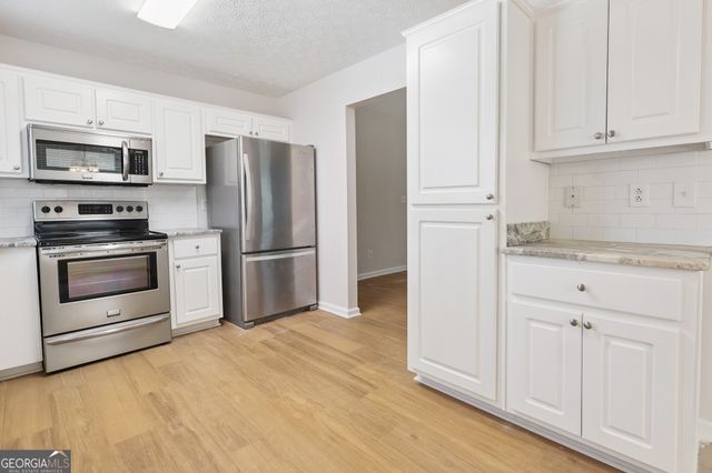 552 Brewer Drive, Locust Grove, GA 30248