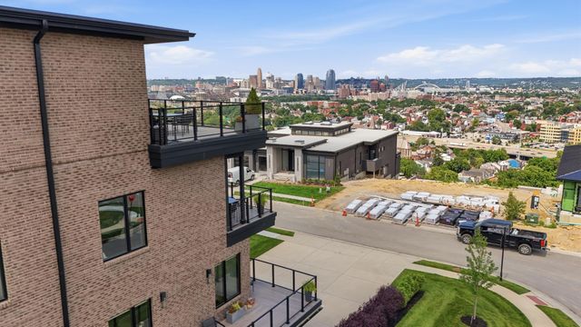 1204 Vistapointe Drive, Park Hills, KY 41011