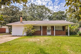 101 North Street, Ocean Springs, MS 39564