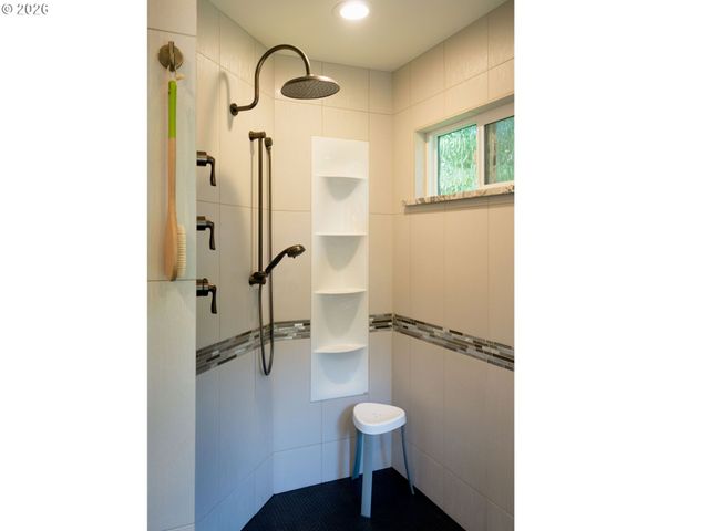 1876 PALISADES LAKE Ct, Lake Oswego, OR 97034