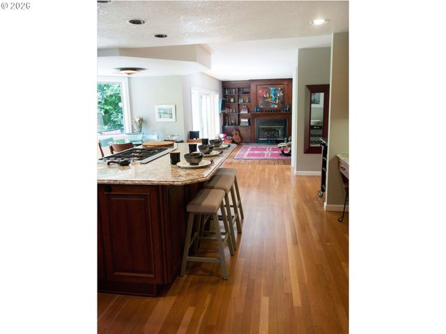 1876 PALISADES LAKE Ct, Lake Oswego, OR 97034