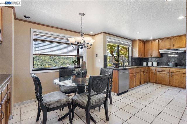 6444 6444 Boone Dr, Castro Valley, CA 94552