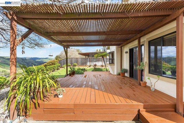 6444 6444 Boone Dr, Castro Valley, CA 94552