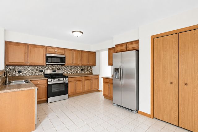 360 Thomas Drive, West Chicago, IL 60185