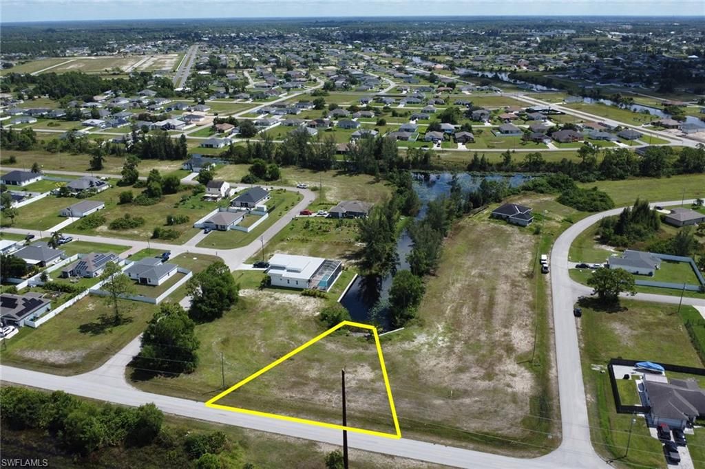 Image 2 of property listing at 3819 Andalusia BLVD, Cape Coral, FL 33909