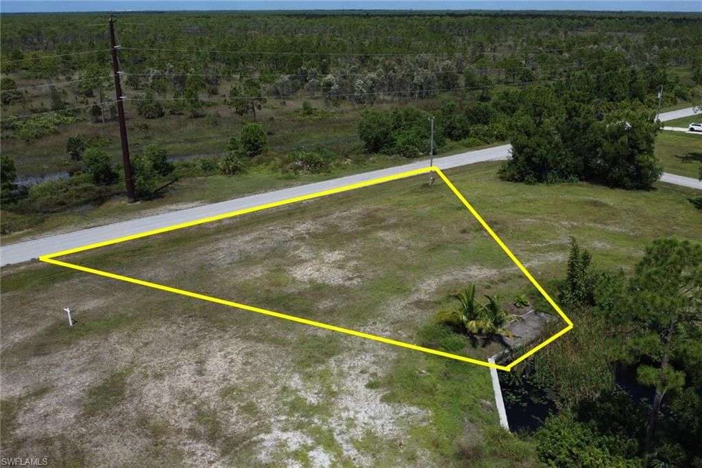 Image 3 of property listing at 3819 Andalusia BLVD, Cape Coral, FL 33909