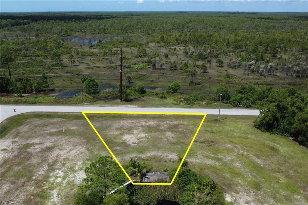 Image 4 of property listing at 3819 Andalusia BLVD, Cape Coral, FL 33909