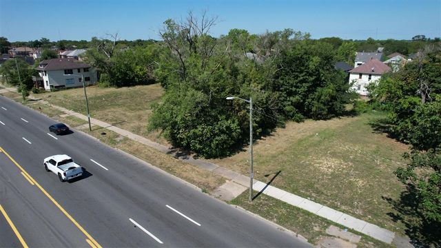 1986 W Davison Street, Detroit, MI 48238