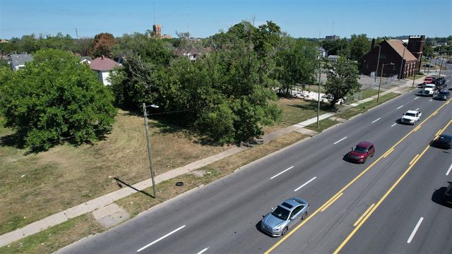 1986 W Davison Street, Detroit, MI 48238