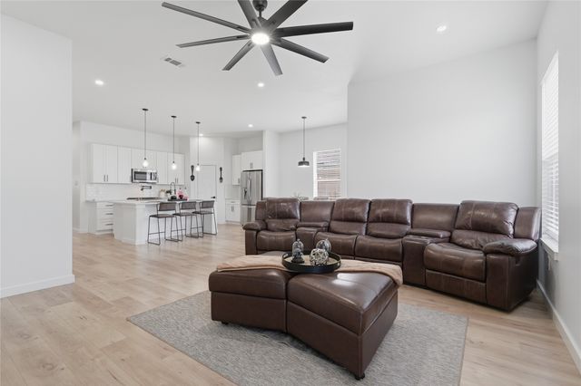 1805 San Antonio Street, Grand Prairie, TX 75051