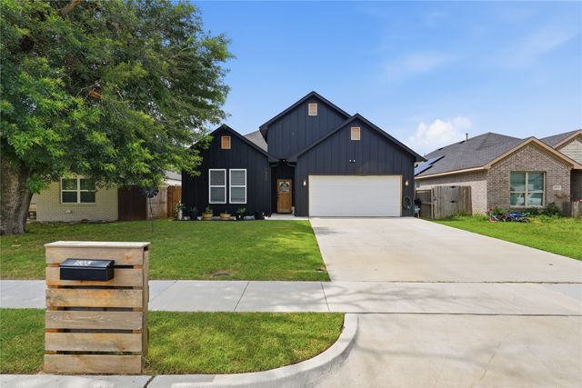 1805 San Antonio Street, Grand Prairie, TX 75051